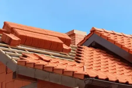 Pose et rénovation de toiture en tuiles à Hostens